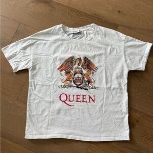 Stradivarius White Queen Graphic Tee. L